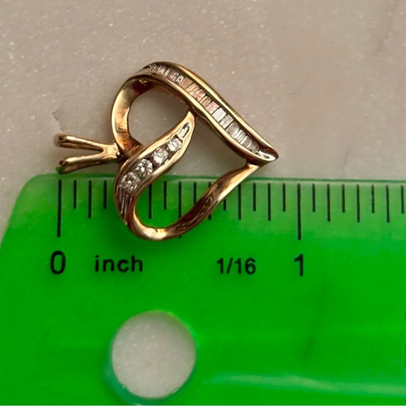 Diamond Heart Pendant 1/10 carat TW Round-Cut Diamonds 10K Gold - Picture 5 of 6